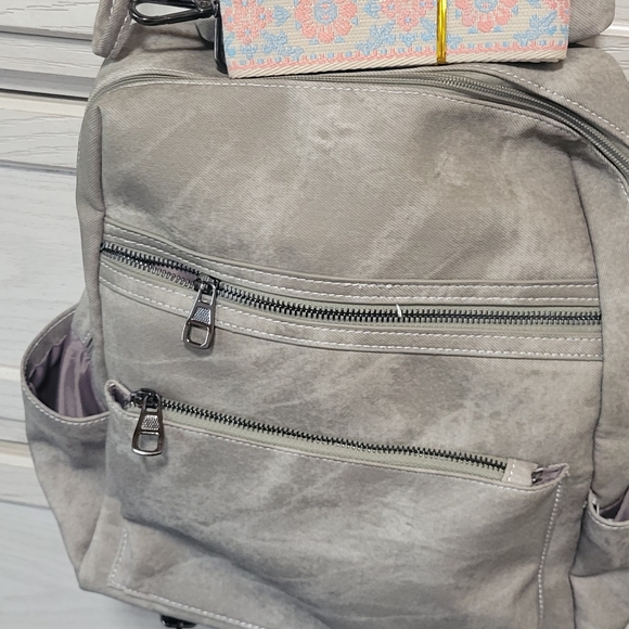Boutique Backpack Wirh Extra Strap - Picture 1 of 2